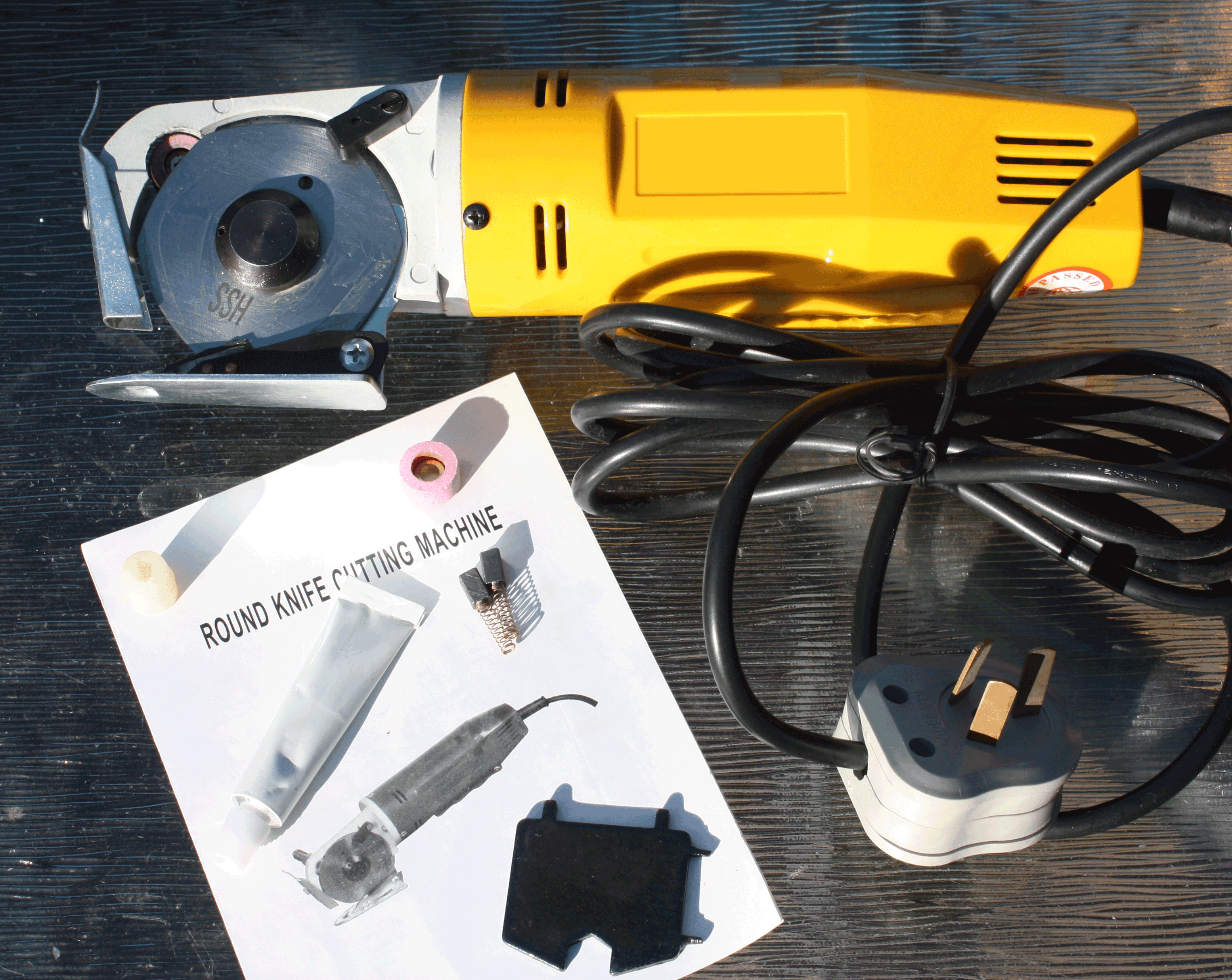 60mm Handheld cutter with knife sharpener.